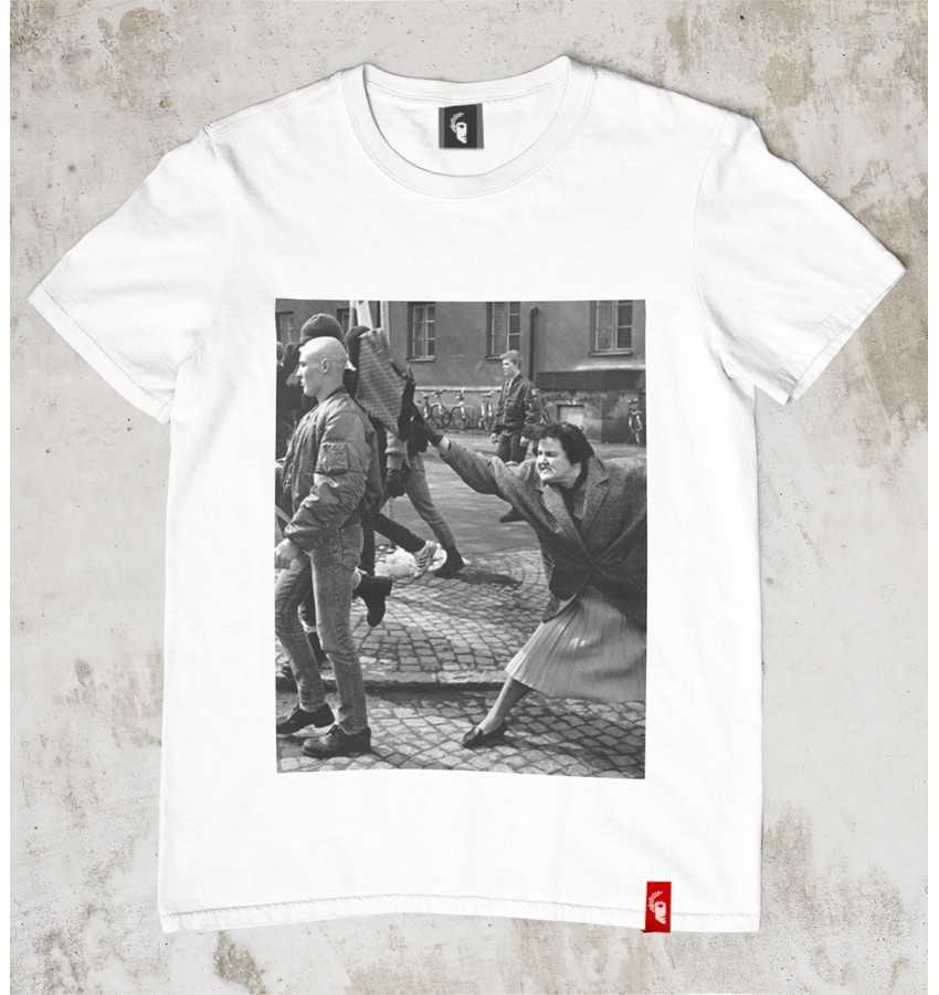 Camiseta blanca danuta bolsazo anti nazi hombre