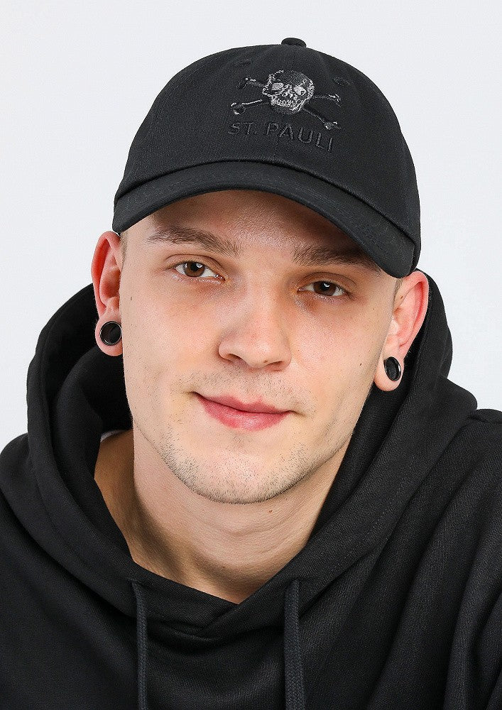 GORRA "ALL BLACK" ST.PAULI