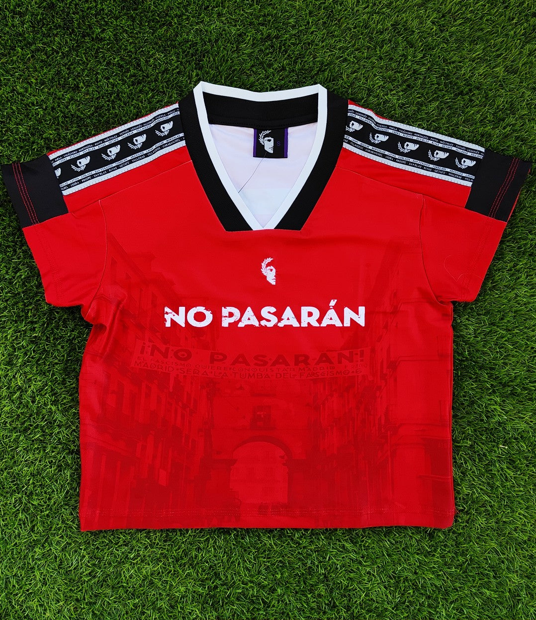 MADRID NO PASARÁN CROP TOP FUTBOL